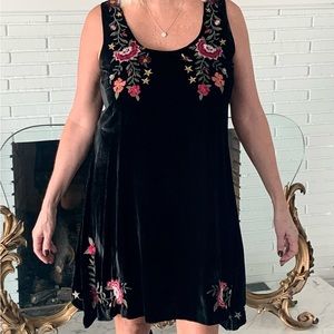 Johnny Was velvet embroidery black dress size medium